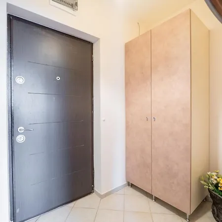 Cozy Little Apartment In The Heart Of Studentski Grad Sofia Exterior photo