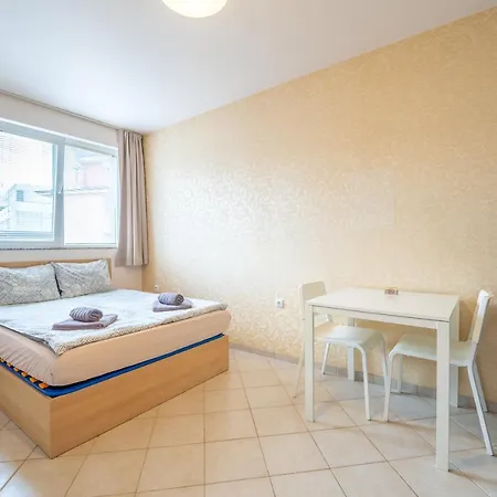 Cozy Little Apartment In The Heart Of Studentski Grad Sofia Exterior photo